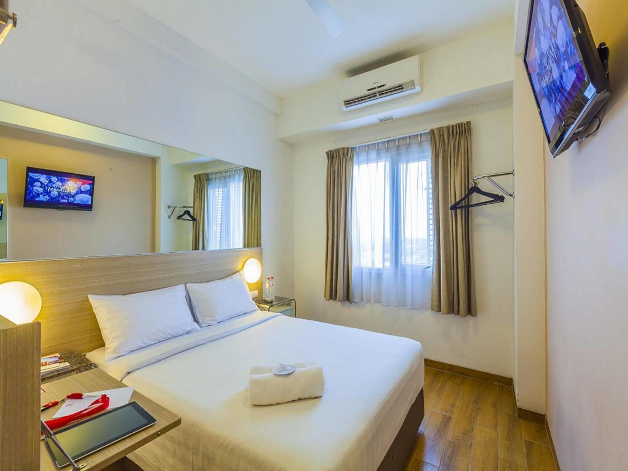 Monoloog Hotel Bekasi Extérieur photo